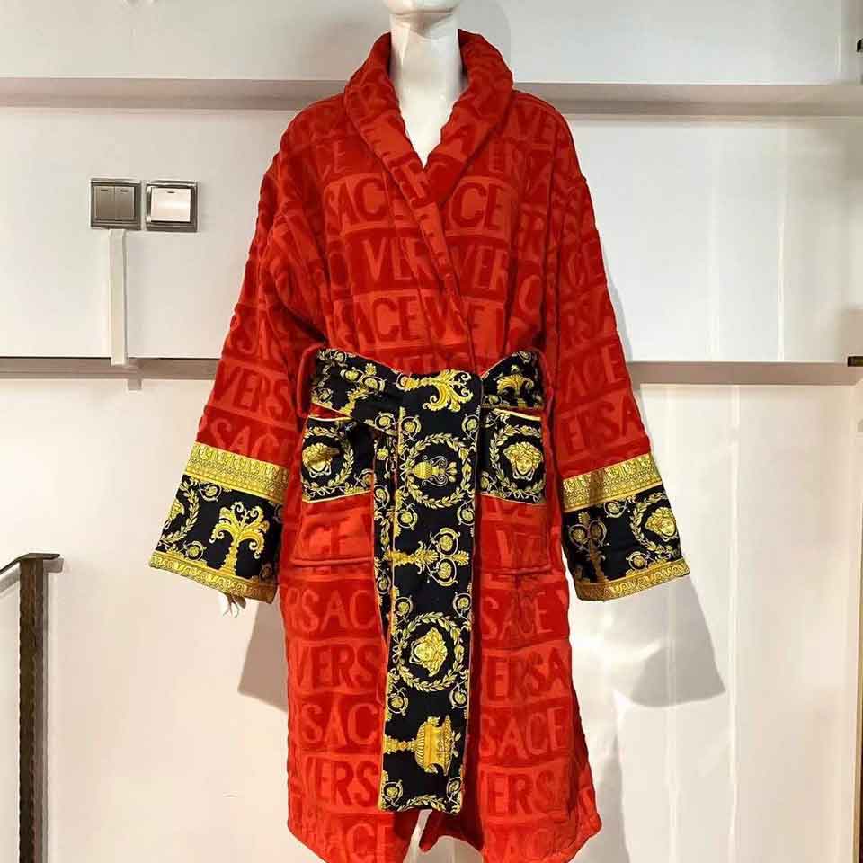 Áo ngủ hiệu Versace