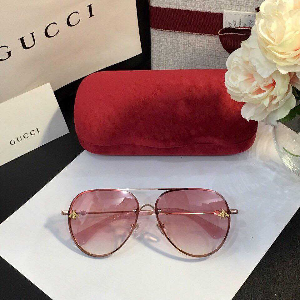 Kính mắt nữ Gucci sắc hồng 