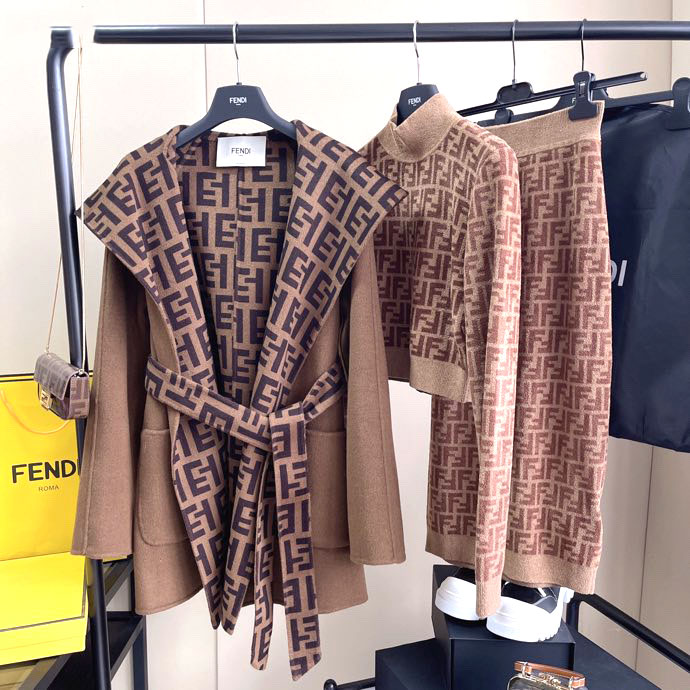 Áo dạ nữ Fendi lót nâu cao cấp