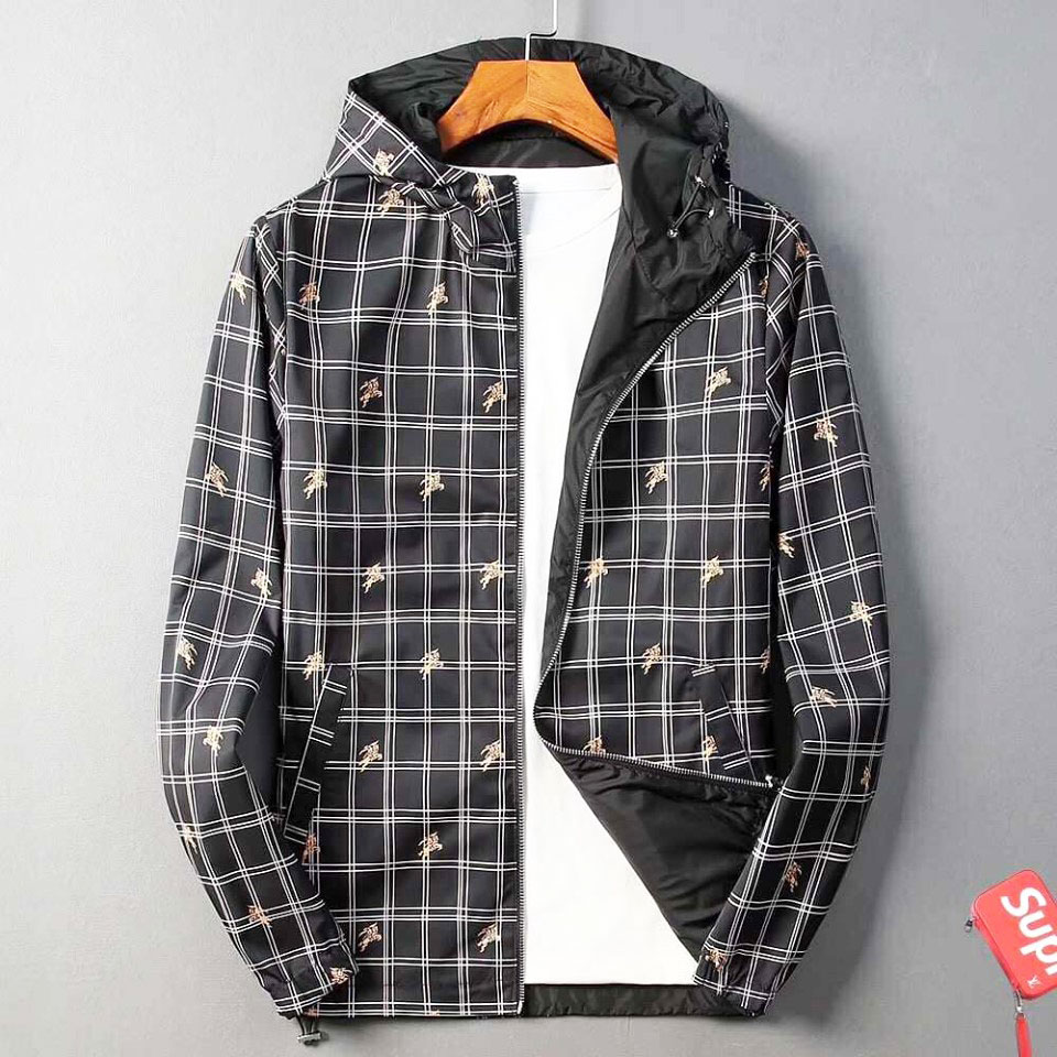 Áo khoác gió hiệu Burberry thêu ngựa vào cao cấp