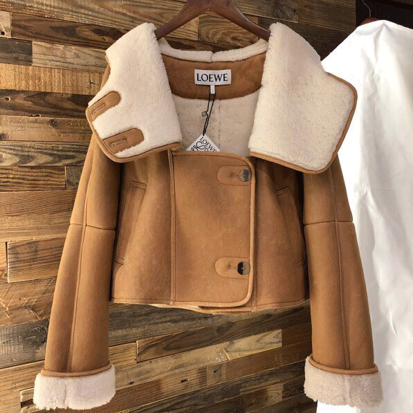 Áo nữ cổ bẻ pha lông hiệu Loewe cao cấp