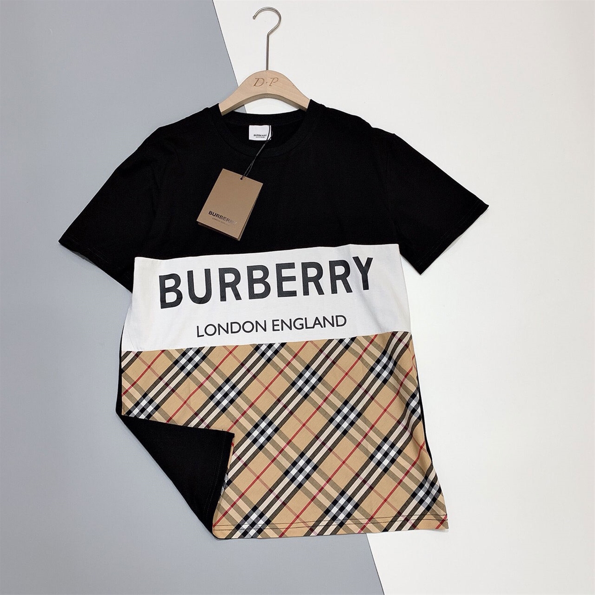 Áo phông nữ hiệu Burberry phối kẻ super