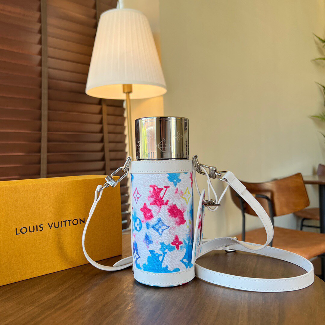Bình đựng nước hiệu Louis Vuitton cao cấp