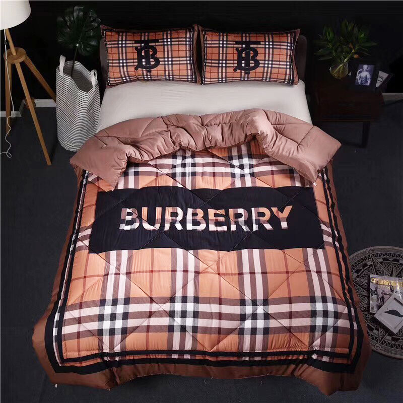 Chăn gối kẻ ô hiệu Burberry cao cấp