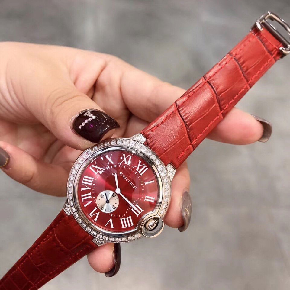 Đồng hồ cao cấp nữ Cartier dây quai da 