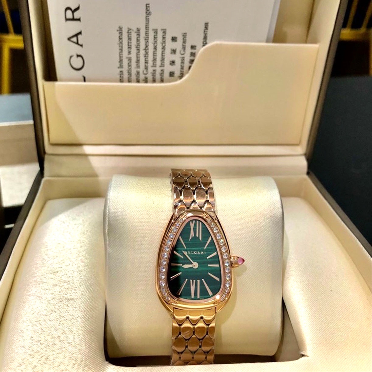 Đồng hồ giọt lẹ hiệu Bvlgari mặt xanh gắn đá siêu cấp