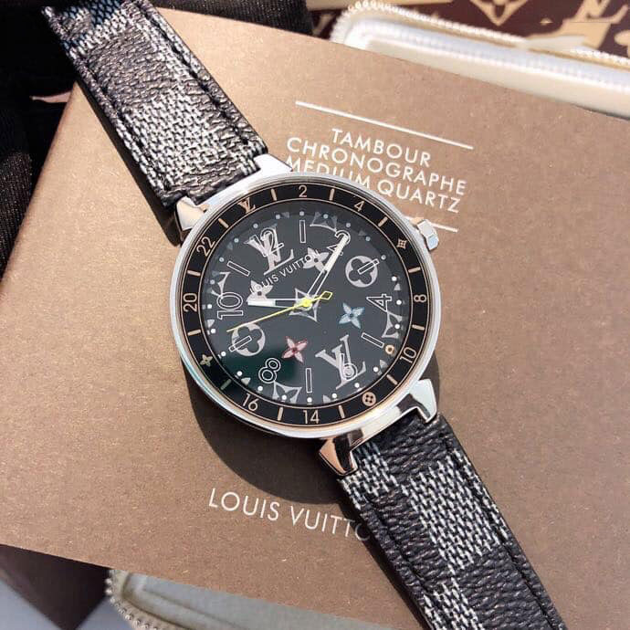 Đồng hồ hiệu Louis Vuitton dây da ô xanh siêu cấp