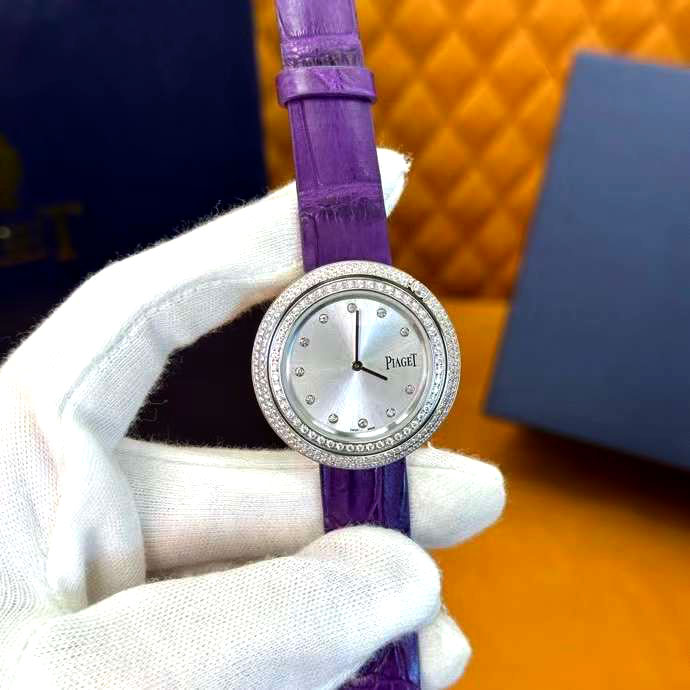Đồng hồ nữ mặt tròn viền đá Piaget dây da cá sấu siêu cấp