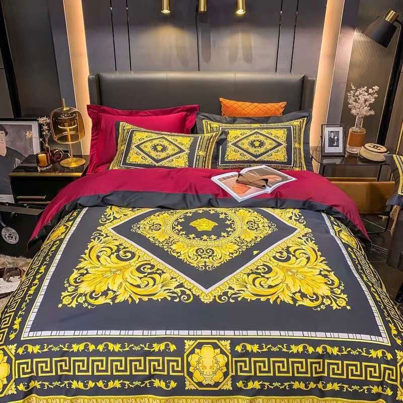 Ga gối chất Cottons hiệu Versace họa tiết hoa văn ghi vàng