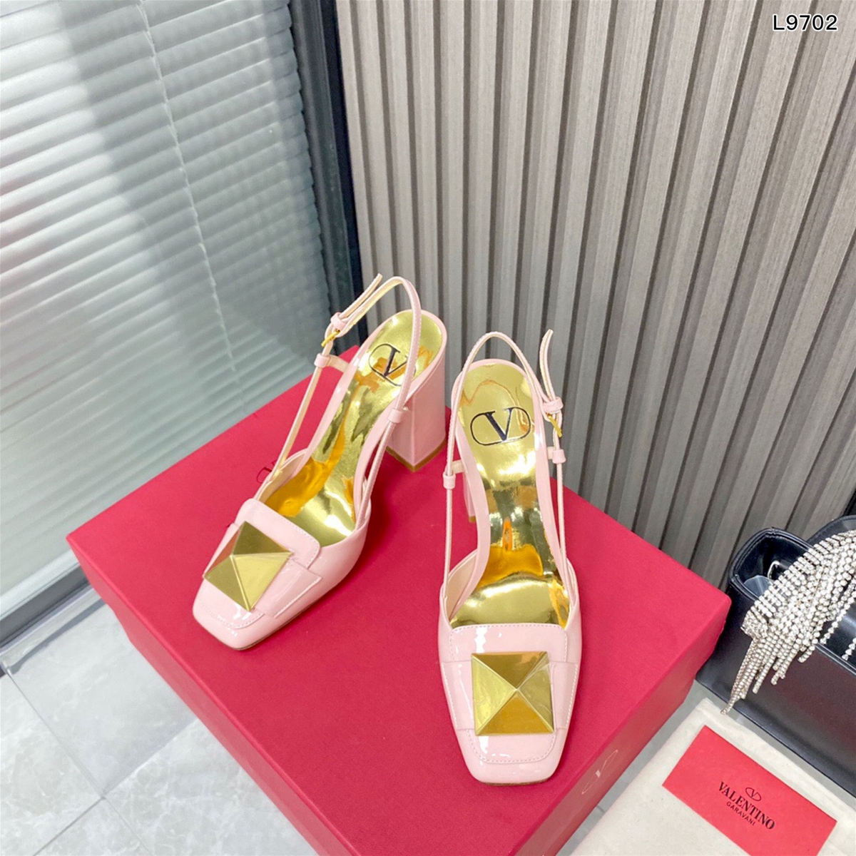Giầy hiệu da bóng Valentino hở gót siêu cấp