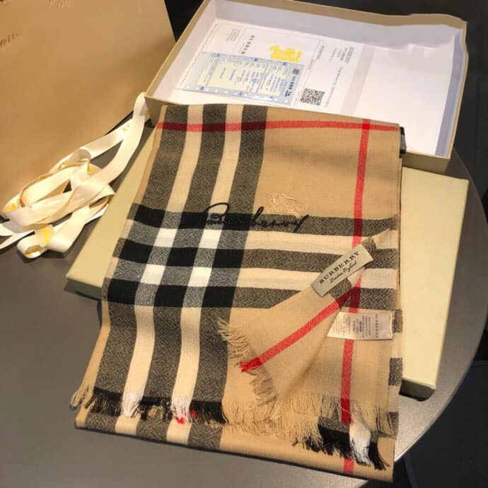 Khăn đũi kẻ sọc hiệu Burberry cao cấp