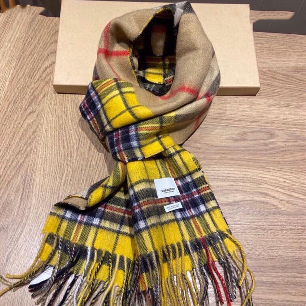 Khăn dạ kẻ ô Burberry phối màu siêu cấp