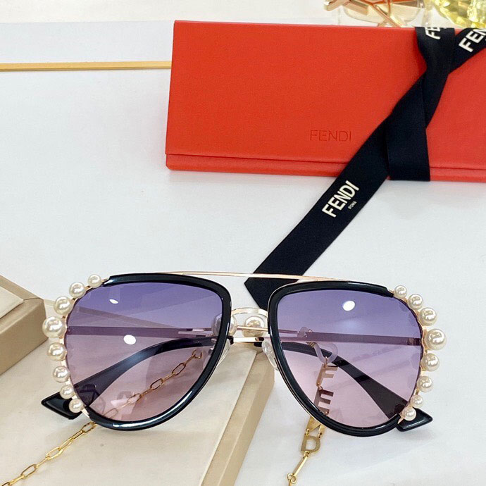 Kính nữ Gucci viền ngọc trai siêu cấp