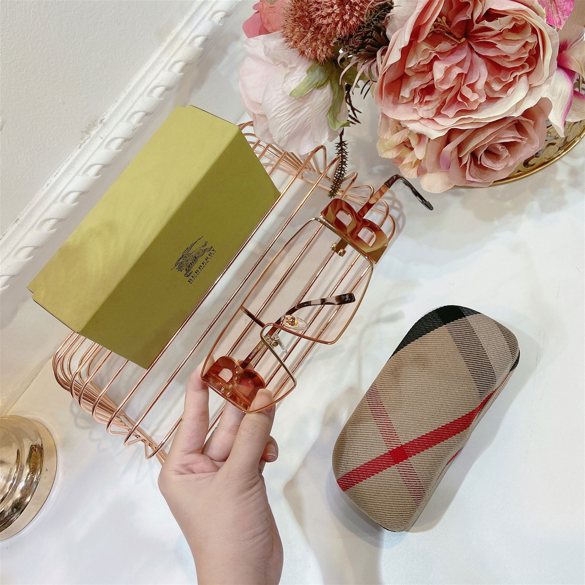 Kính nữ hiệu Burberry 2 màu super