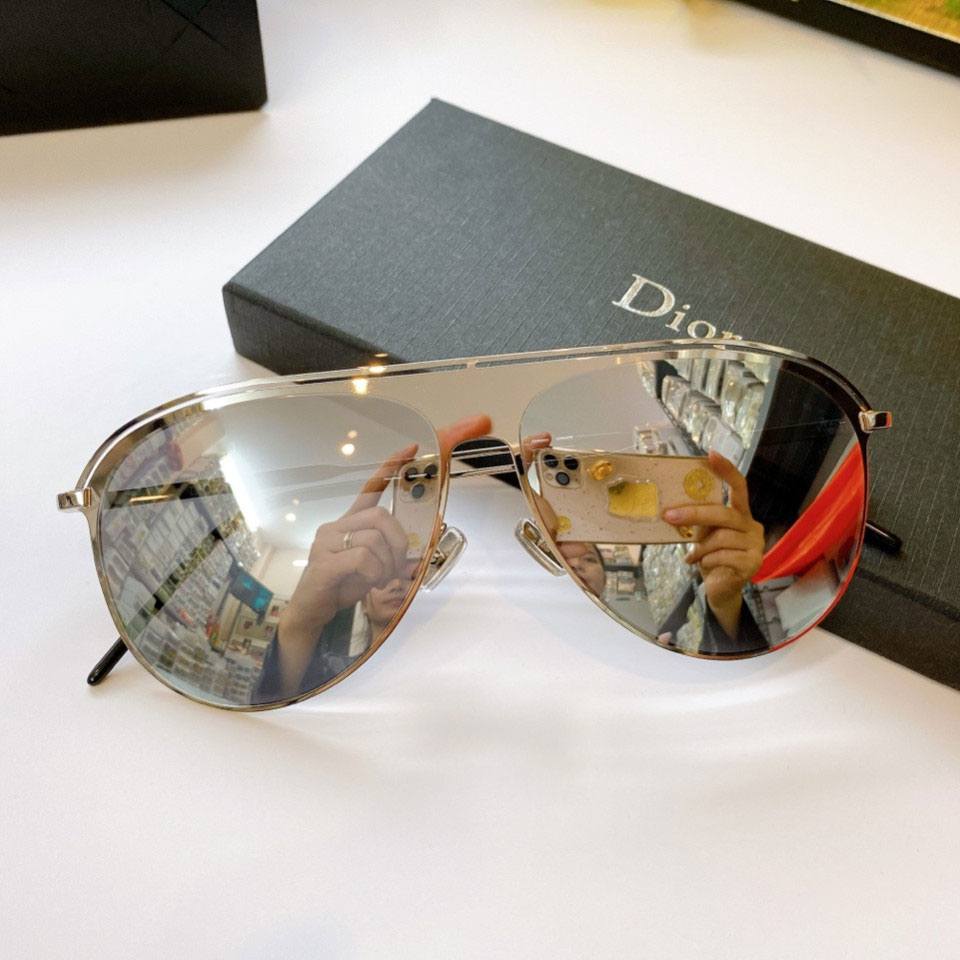 Kính hiệu tráng gương Dior cao cấp