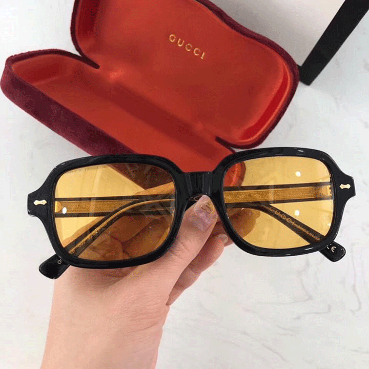 Kính mắt vàng hiệu Gucci Sơn Tùng
