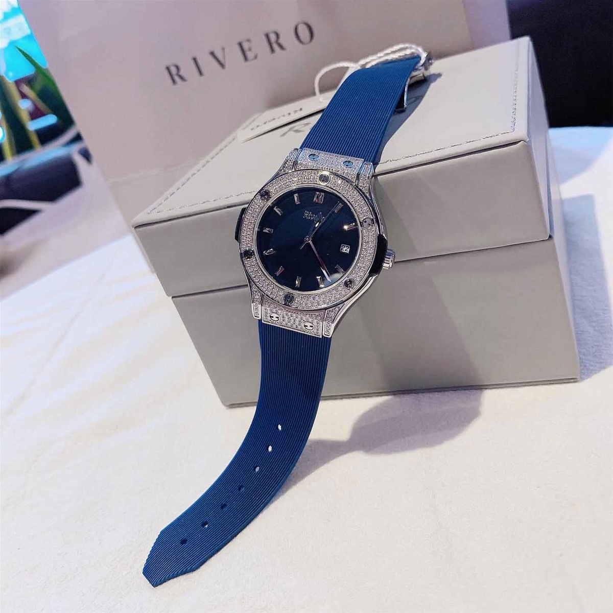 Đồng hồ nữ Hublot mặt lòng xanh siêu cấp