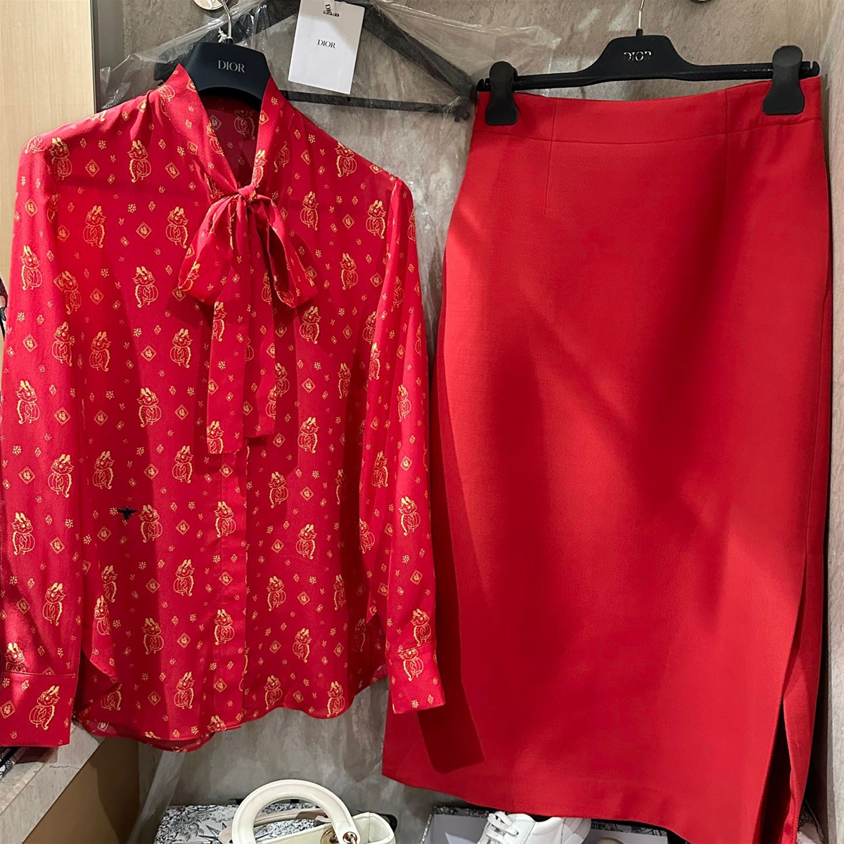 Set váy áo Sơ mi cổ thắt nơ hiệu Dior cao cấp