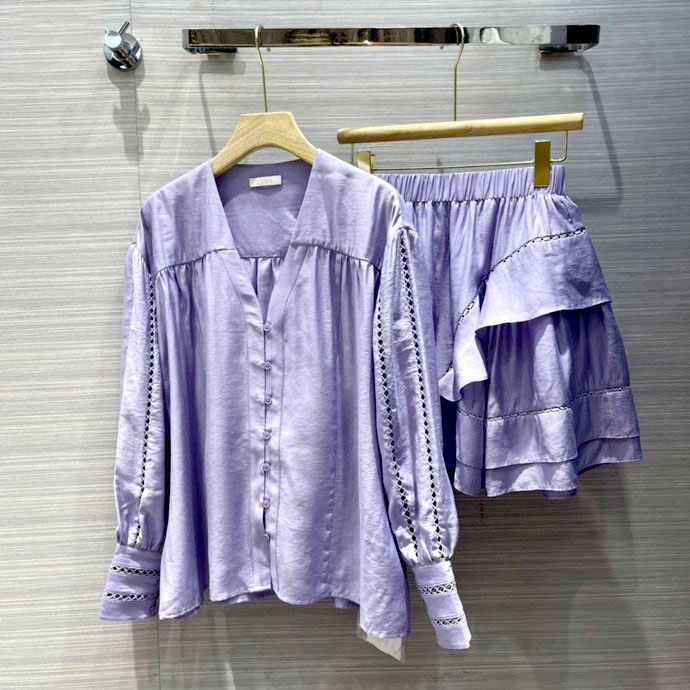 Set bộ lụa cộc áo dài tay cổ tim hiệu Chloe siêu cấp