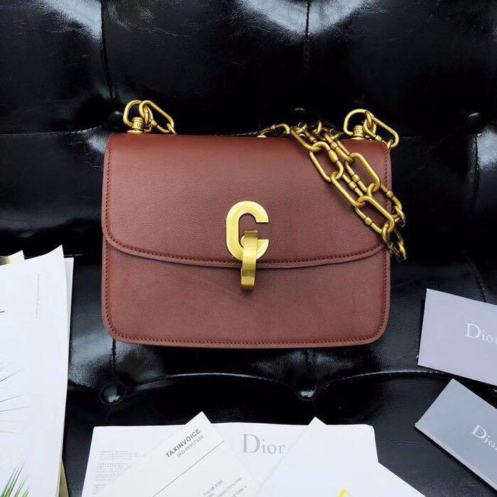 Túi xách Dior logo khóa đồng mạ vàng