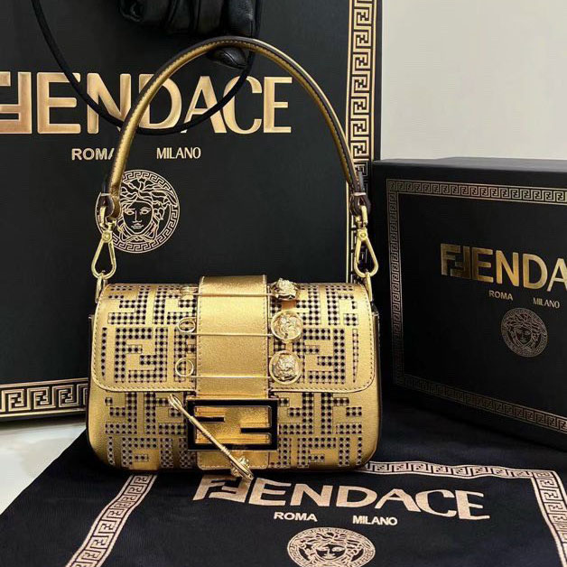 Túi xách Fendi khóa kim băng siêu cấp
