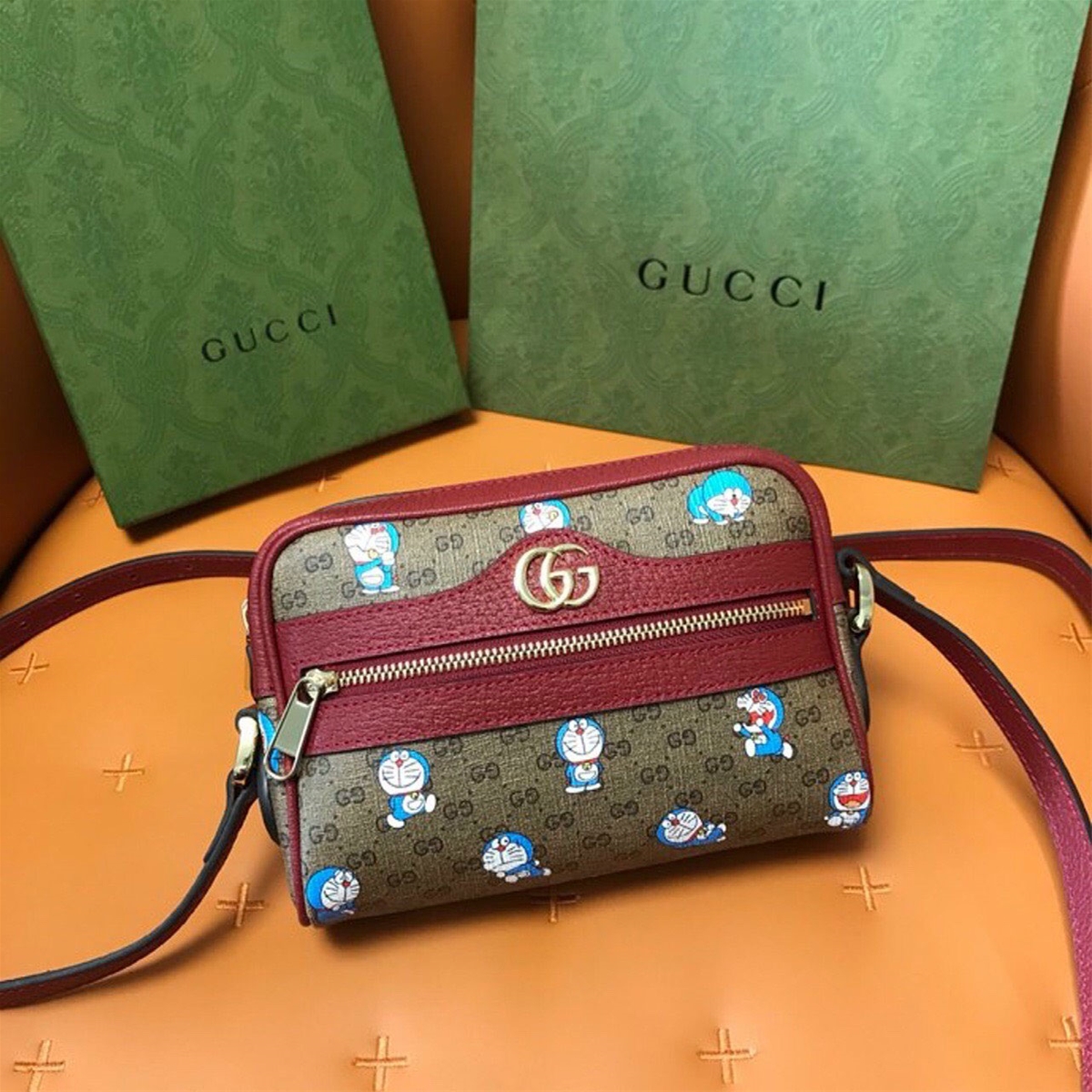 Túi Gucci kéo khóa viền đỏ khóa vàng siêu cấp