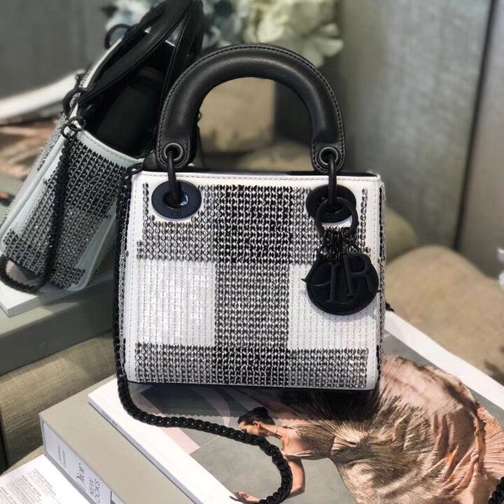 Túi xách nạm cườm Dior khóa đen siêu cấp