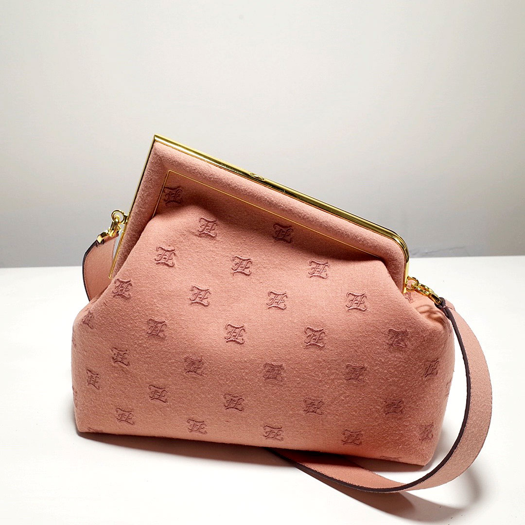 Túi xách Fendi tam giác lệch thêu chữ cao cấp