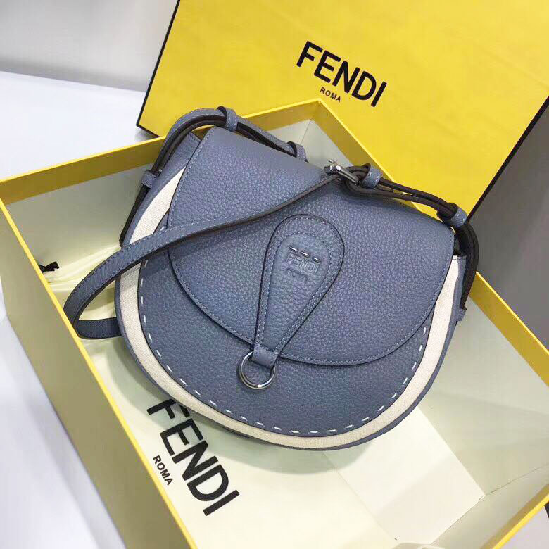 Túi xách Fendi  dáng bầu da mịn Likeauth