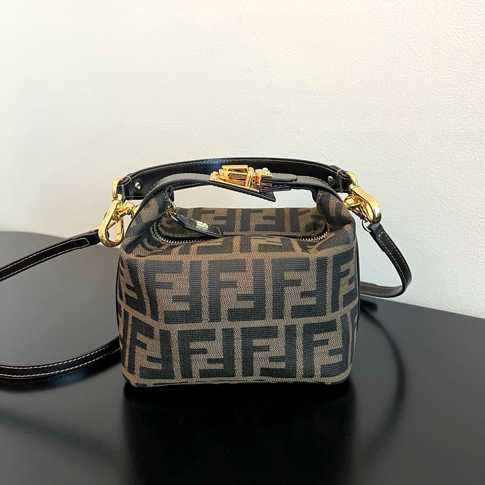 Túi xách Fendi vải nâu kéo khóa cầm tay kèm dây đeo chéo