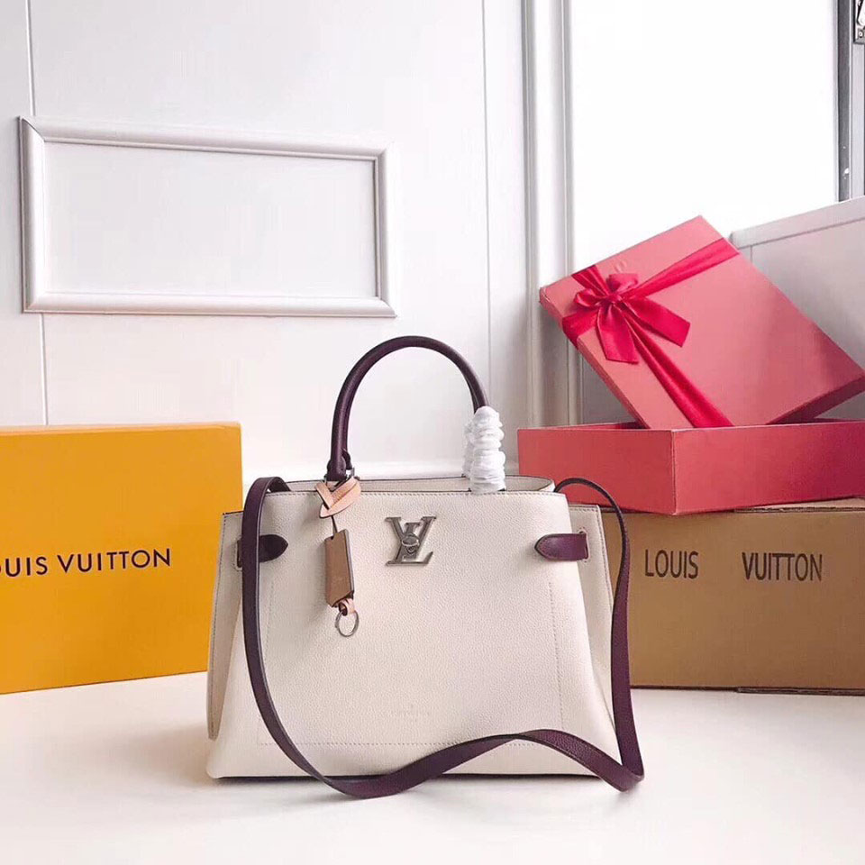 Túi Louis Vuitton Lockme super