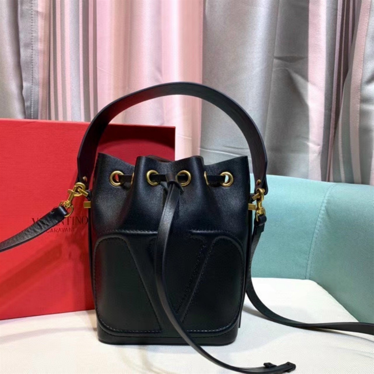 Túi xách giọ Valentino da mềm 2 màu siêu cấp