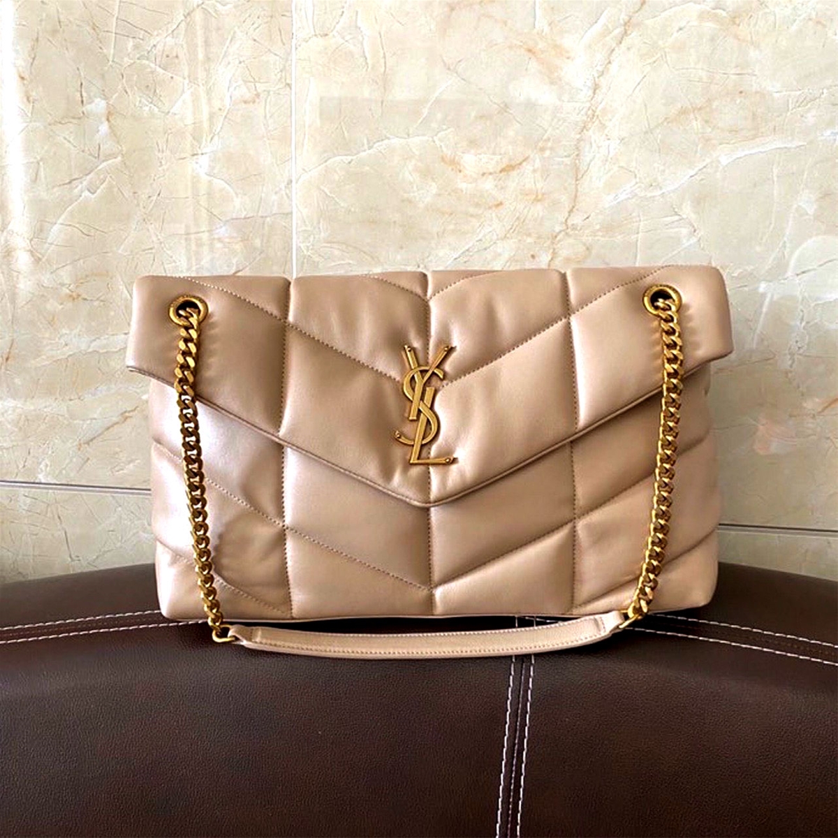 Túi xách da mềm Ysl khóa vàng màu be siêu cấp