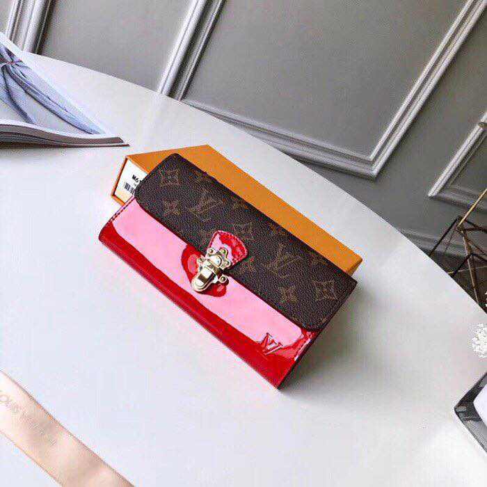 Ví cầm tay LV 2 màu nâu đỏ kết hợp 