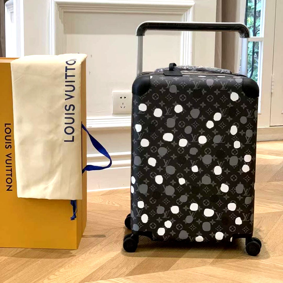 Vali xách tay hành khách hiệu Louis Vuitton chấm bi 