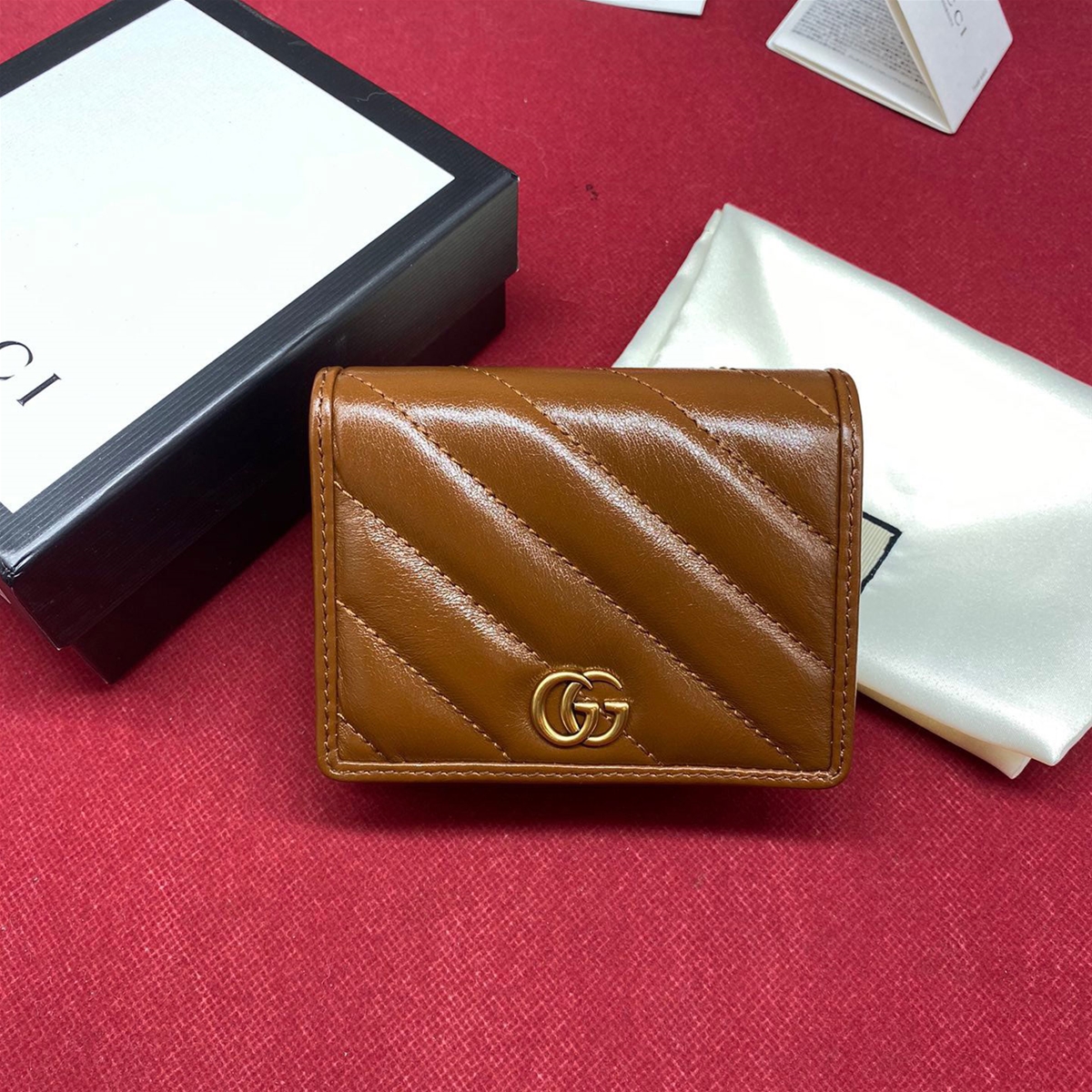 Ví Gucci  nữ màu bò khóa vàng siêu cấp