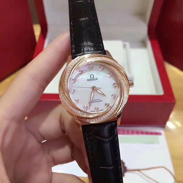 Đồng hồ Omega Super quai da