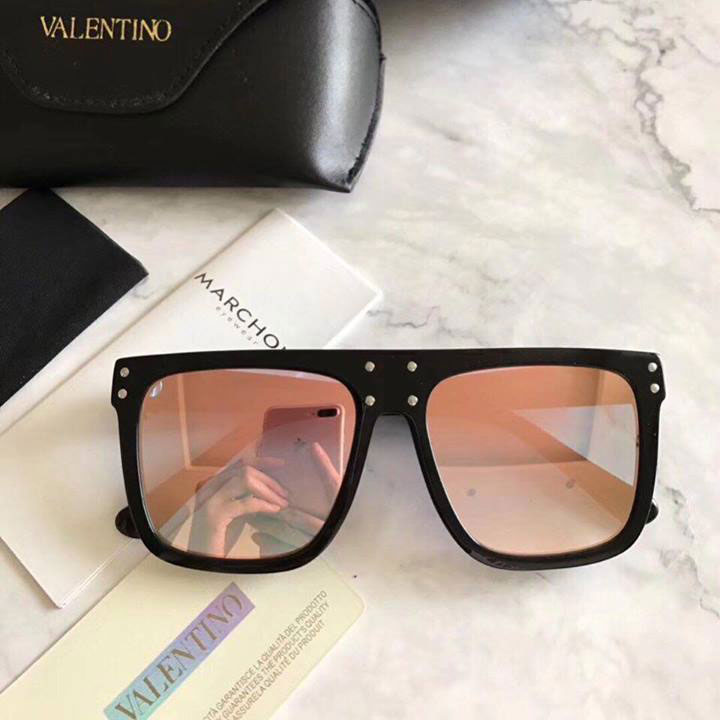 Kính mắt hiệu Valentino