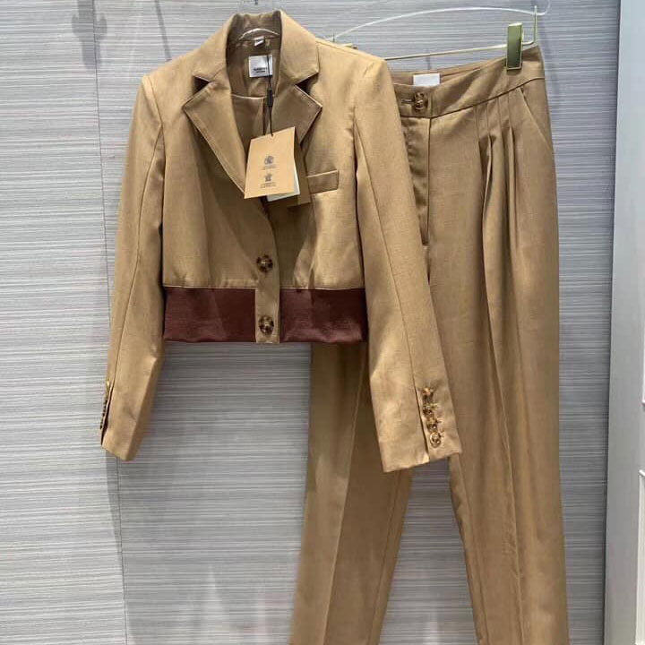 Set bộ nữ viền nâu hiệu Burberry super