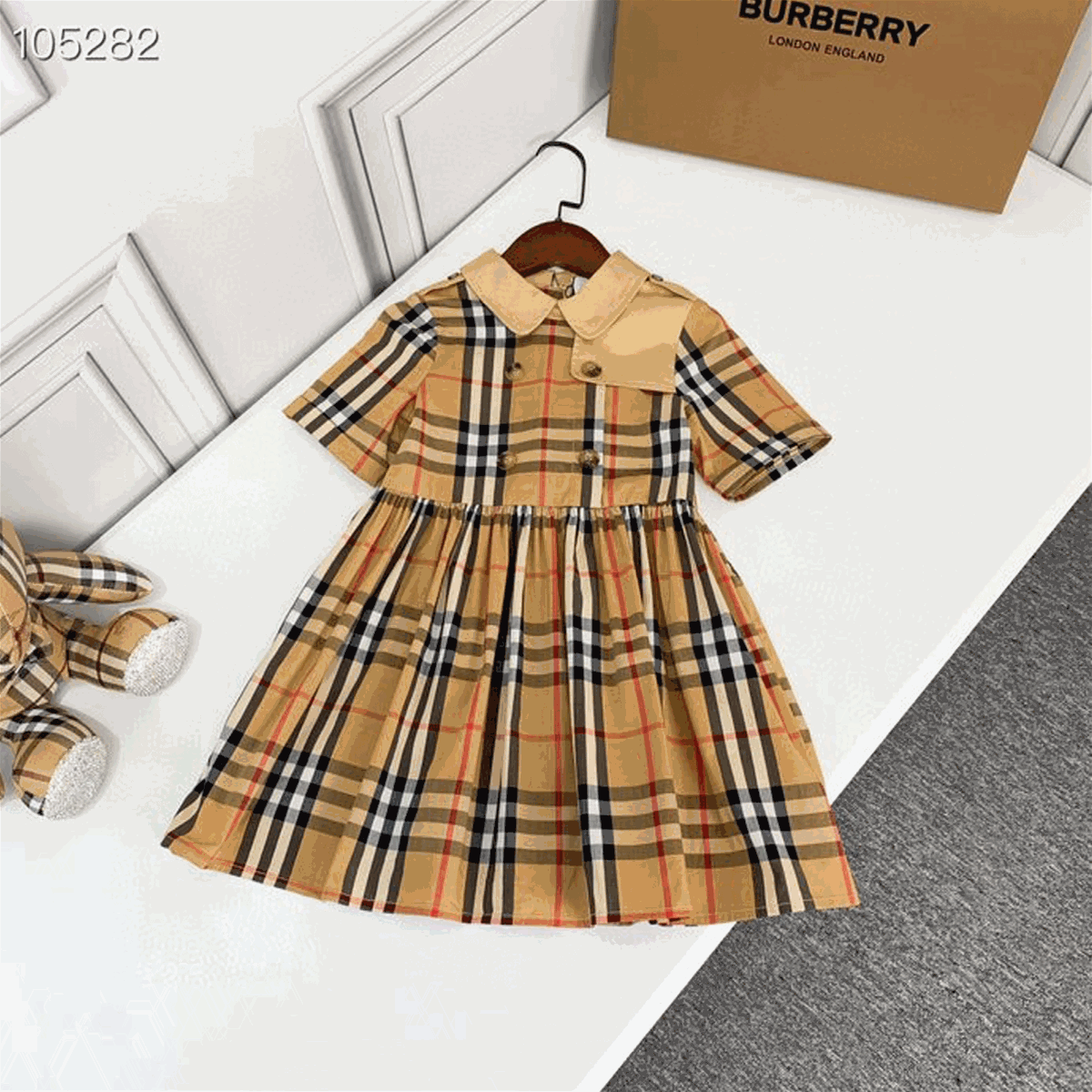 Váy trẻ em siêu xinh hiệu Burberry